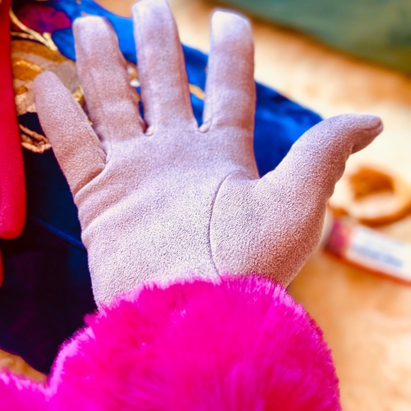 Powder Designs UK Bettina Lilac & Fuchsia Gloves Faux Fur - Picture 6 of 10